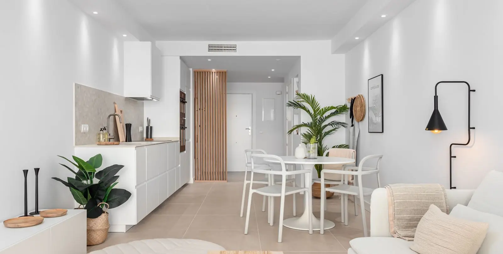 Sale of middle floor apartment in Nueva Andalucía 1