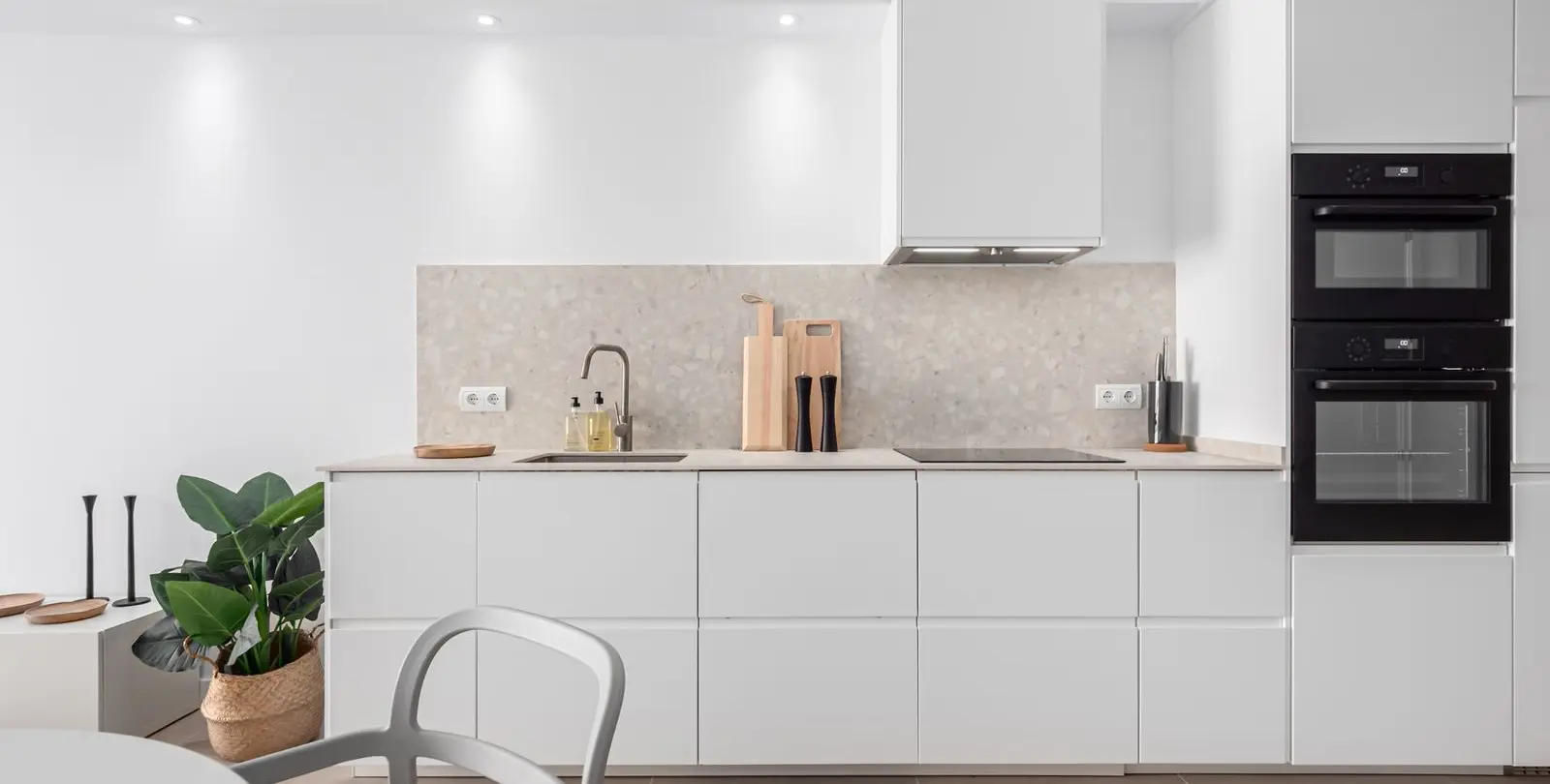 Sale of middle floor apartment in Nueva Andalucía 4