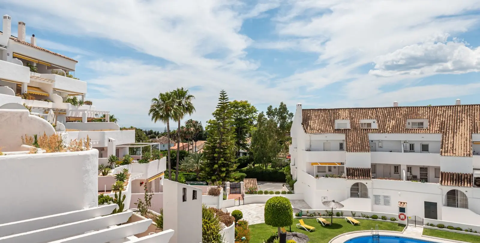 Sale of middle floor apartment in Nueva Andalucía 7