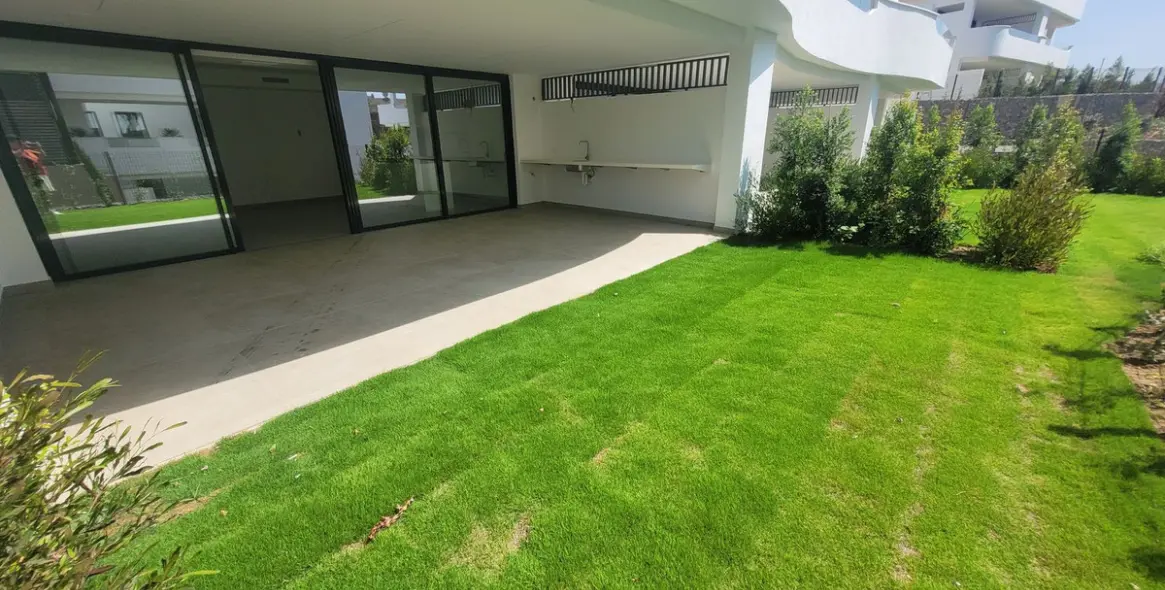 Продажа апартаментов на первом этаже в Bel Air 21