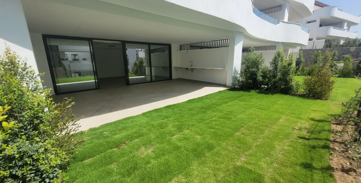 Продажа апартаментов на первом этаже в Bel Air 22