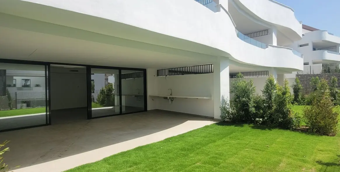 Продажа апартаментов на первом этаже в Bel Air 23