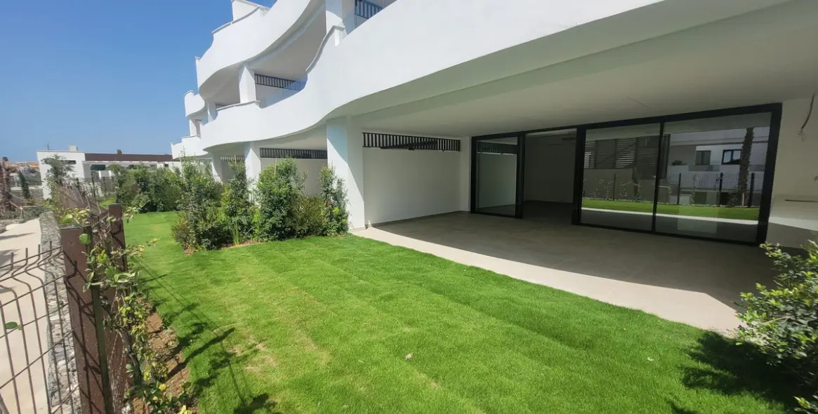 Продажа апартаментов на первом этаже в Bel Air 24