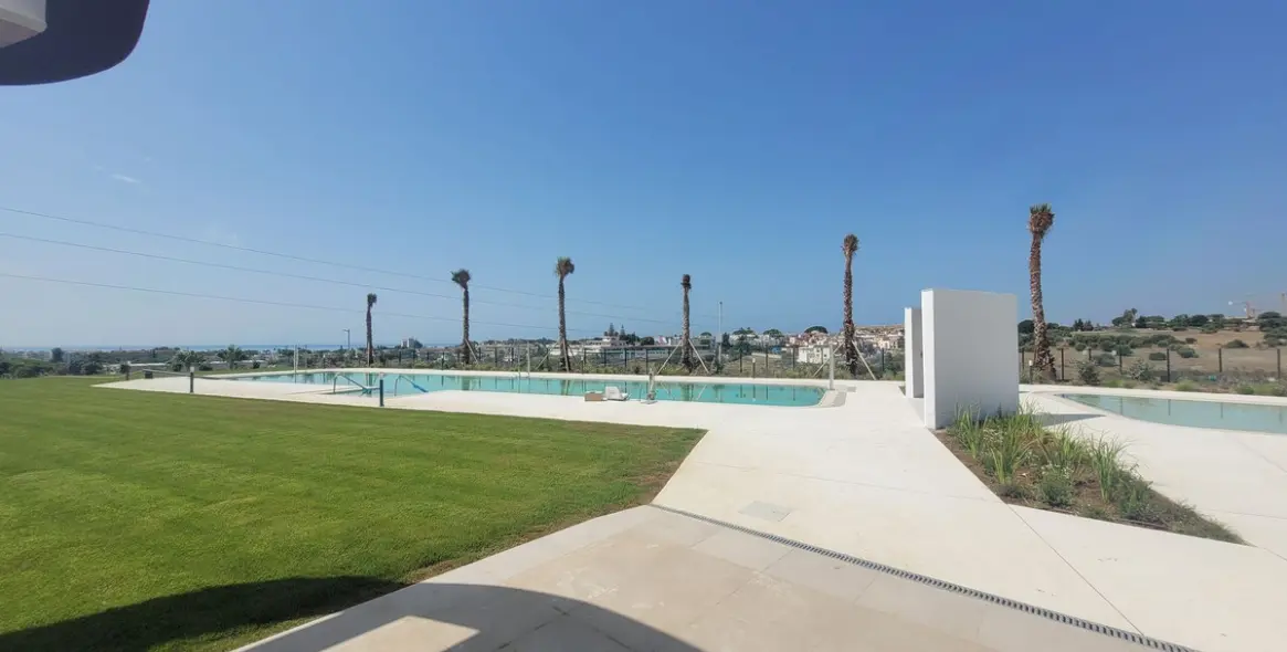 Продажа апартаментов на первом этаже в Bel Air 27