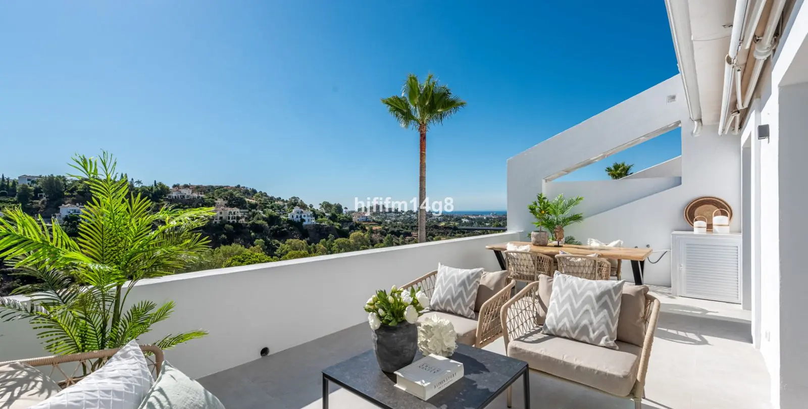 Sale of middle floor apartment in La Quinta 1