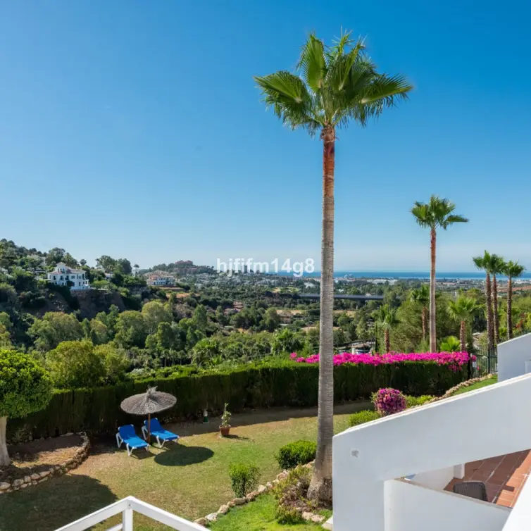Sale of middle floor apartment in La Quinta