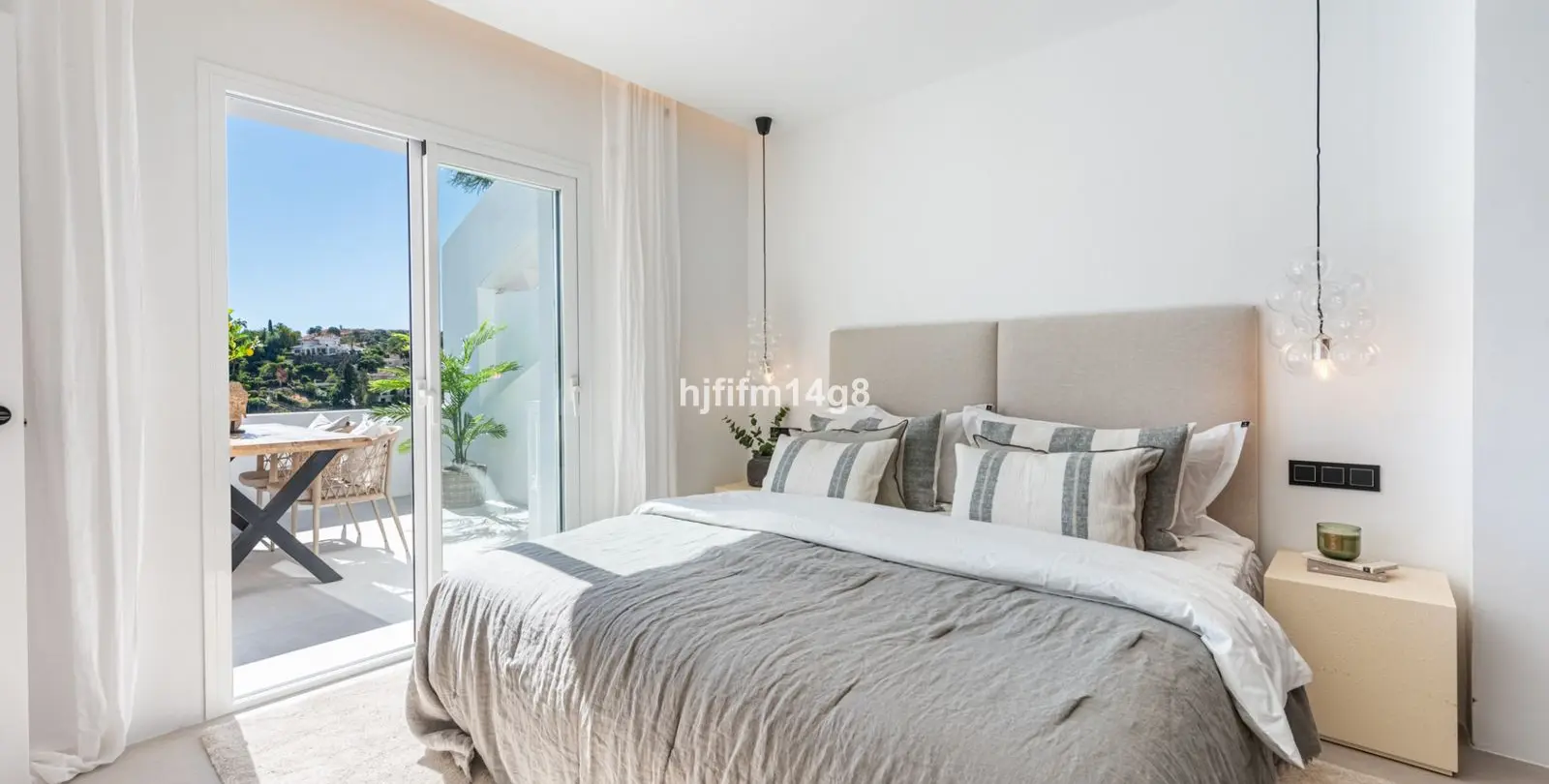 Sale of middle floor apartment in La Quinta 9