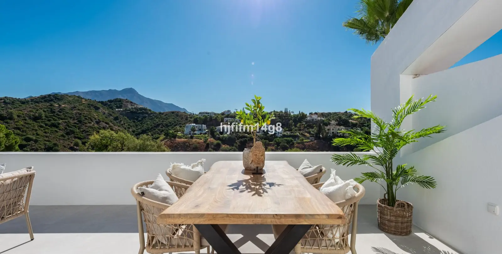 Sale of middle floor apartment in La Quinta 16
