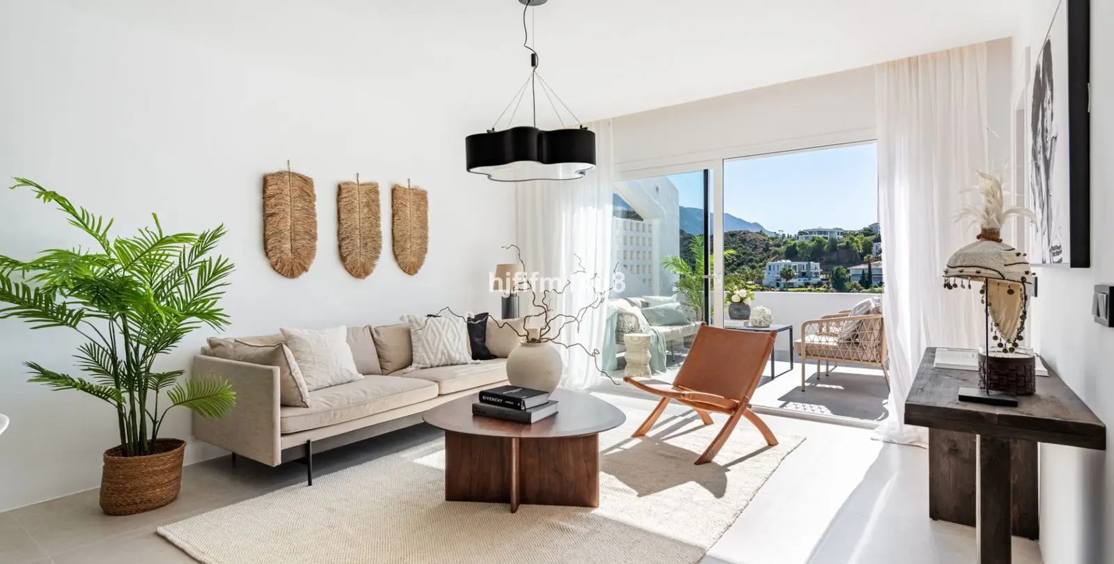 Venta de apartamento en planta media en La Quinta 5