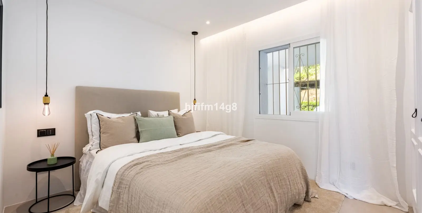 Venta de apartamento en planta media en La Quinta 11