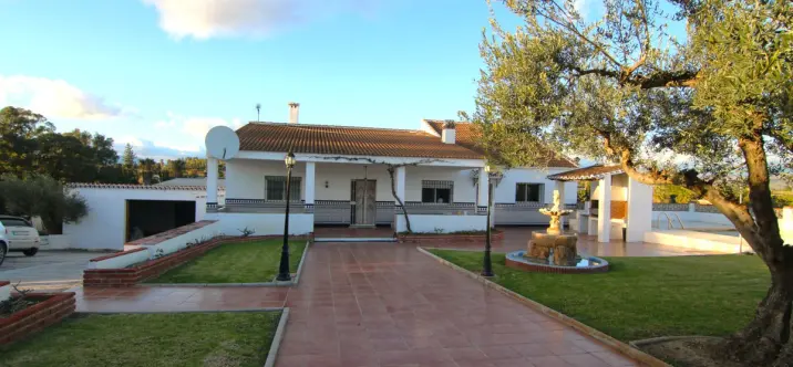 Venta de villa independiente en Alhaurín el Grande 0