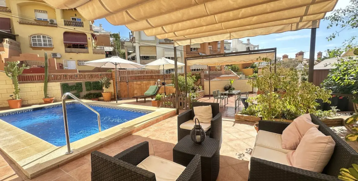 Продажа  отдельно стоящей виллы в Rincón de la Victoria 23