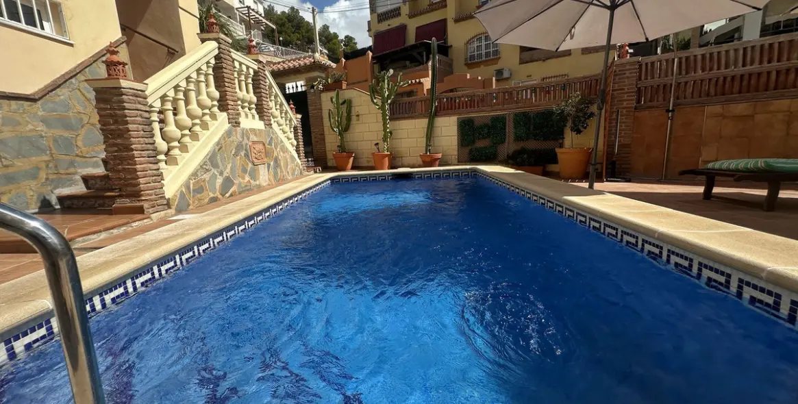 Продажа  отдельно стоящей виллы в Rincón de la Victoria 24