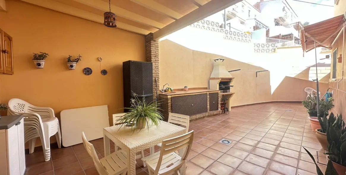 Продажа  отдельно стоящей виллы в Rincón de la Victoria 25