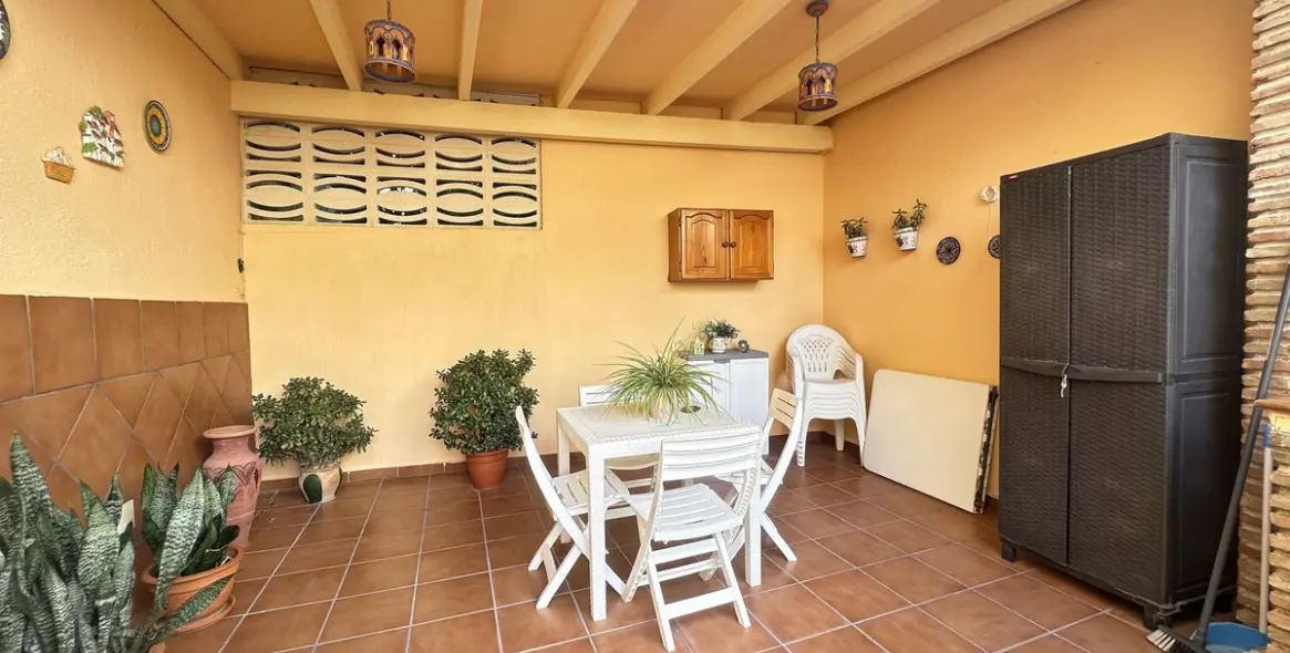 Продажа  отдельно стоящей виллы в Rincón de la Victoria 27