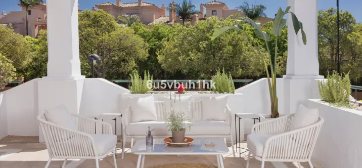 Sale of middle floor apartment in Estepona 1