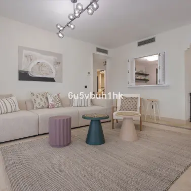 Sale of middle floor apartment in Estepona