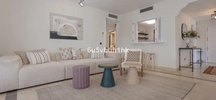 Sale of middle floor apartment in Estepona 2