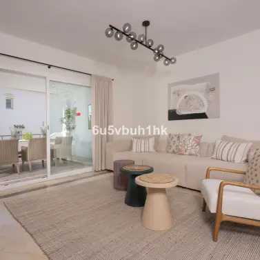 Sale of middle floor apartment in Estepona