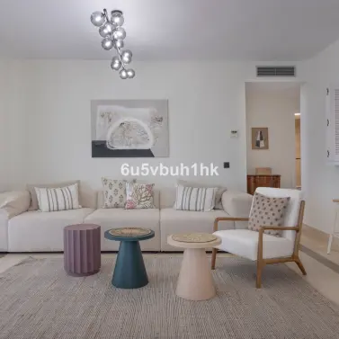 Sale of middle floor apartment in Estepona