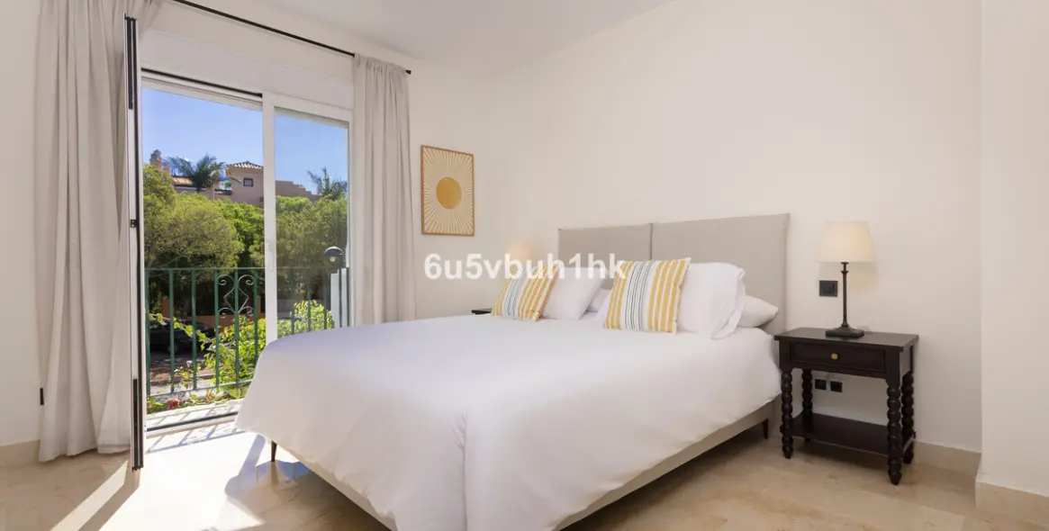 Продажа апартаментов на среднем этаже в Estepona 13