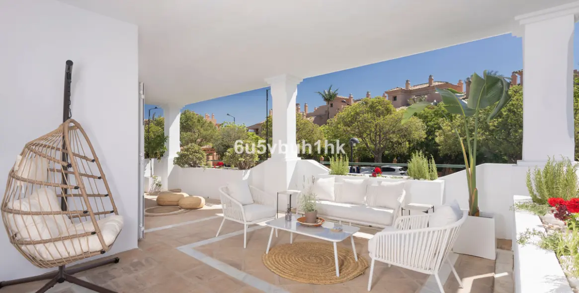 Продажа апартаментов на среднем этаже в Estepona 17