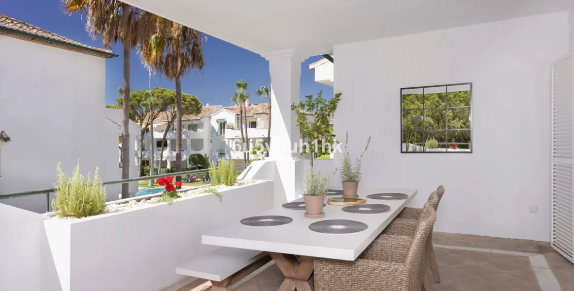 Продажа апартаментов на среднем этаже в Estepona 18