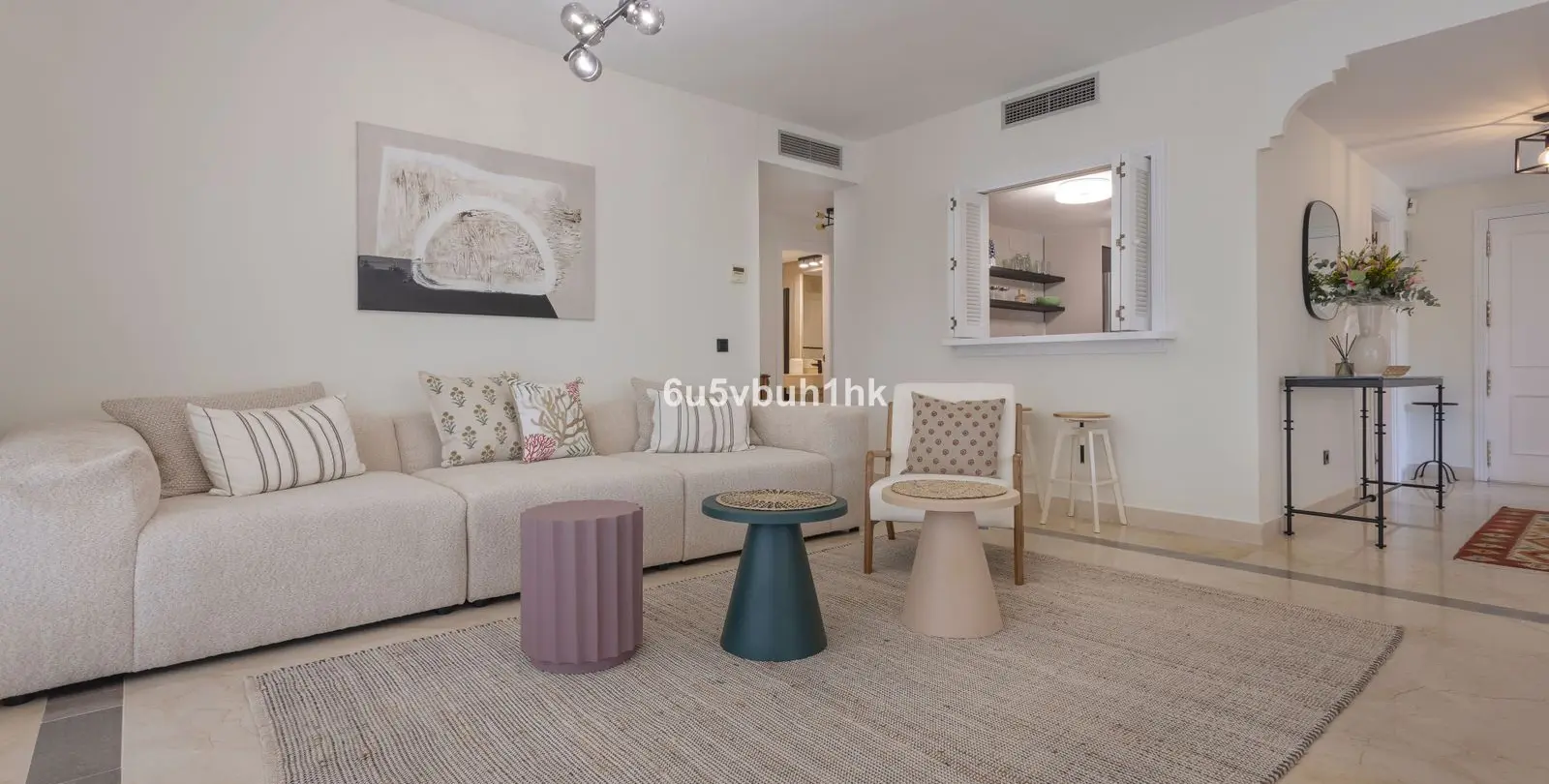 Sale of middle floor apartment in Estepona 3