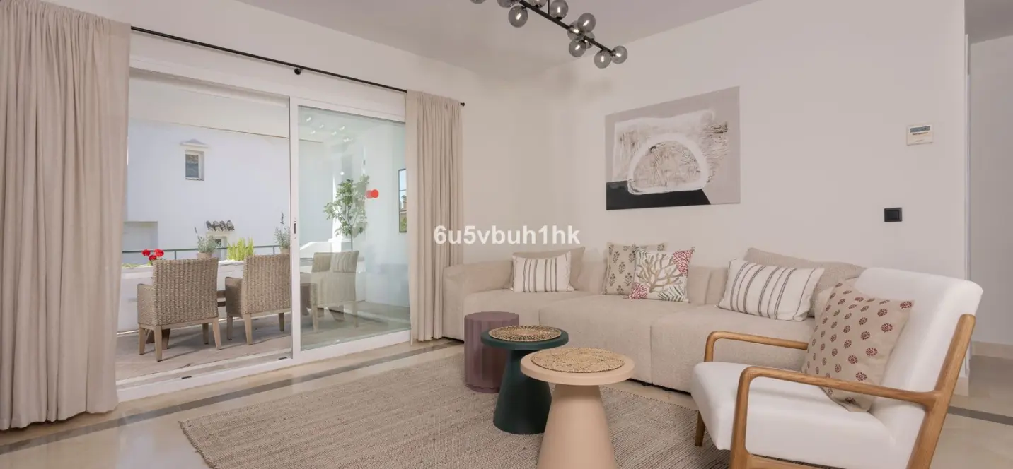 Sale of middle floor apartment in Estepona 3