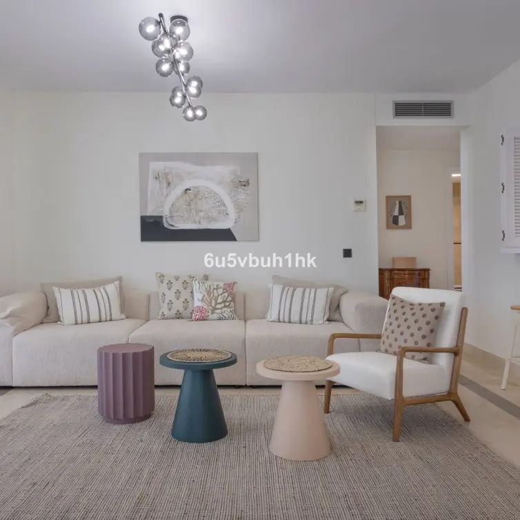 Sale of middle floor apartment in Estepona