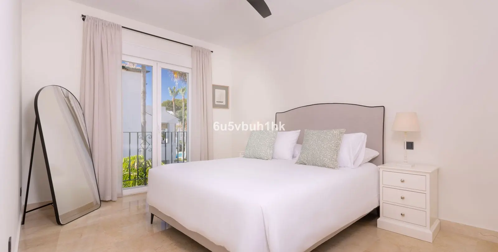 Sale of middle floor apartment in Estepona 10