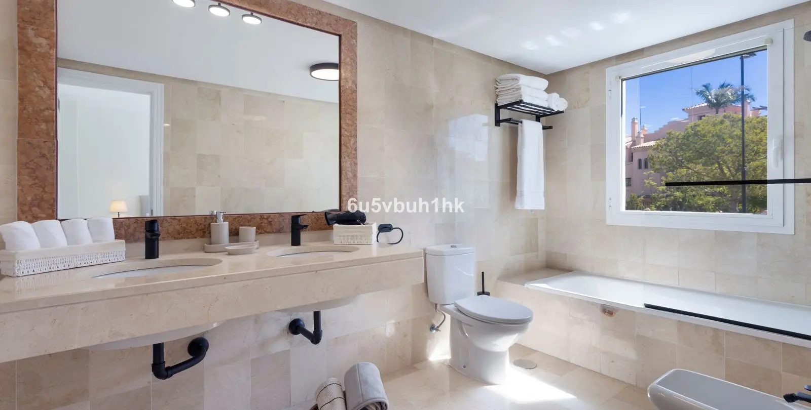 Sale of middle floor apartment in Estepona 12