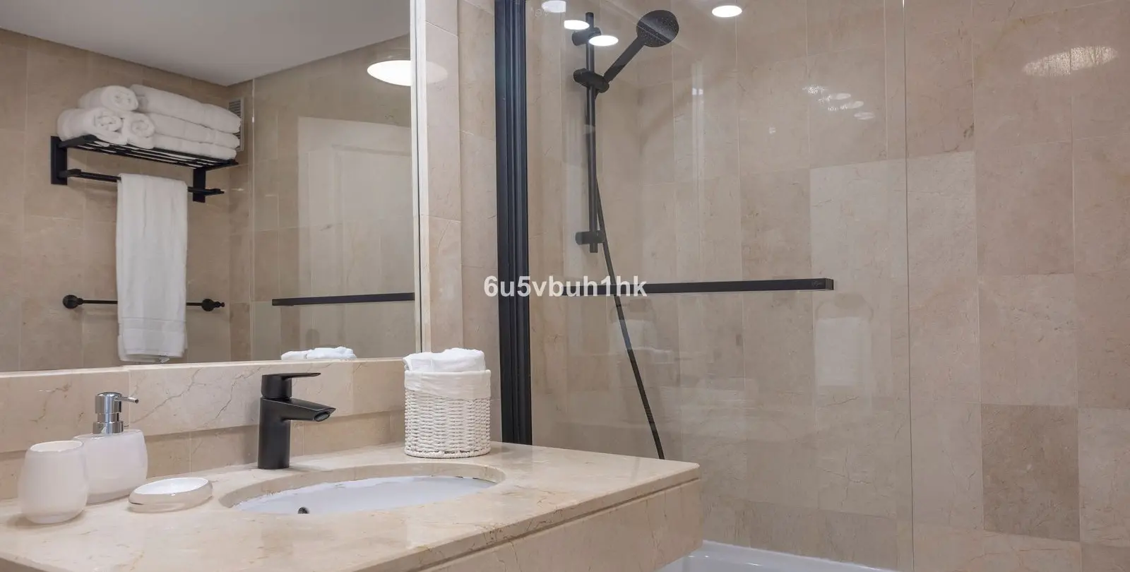 Sale of middle floor apartment in Estepona 16