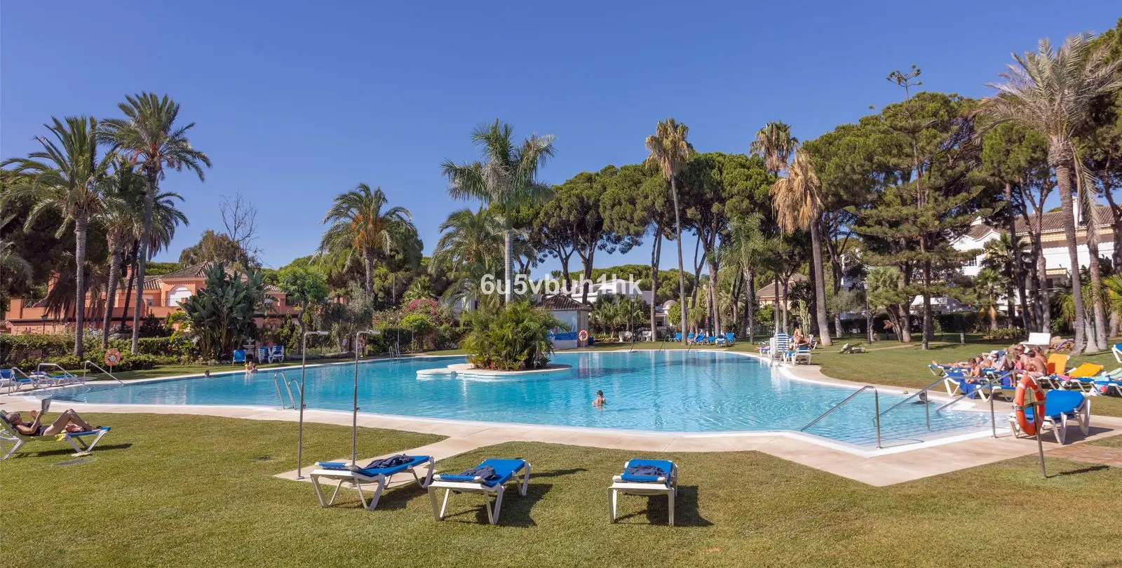 Sale of middle floor apartment in Estepona 21