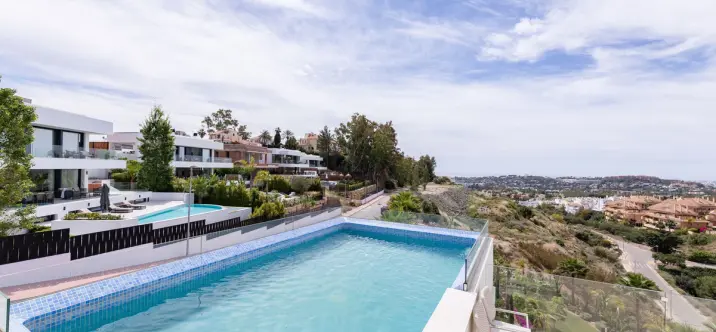 Venta de ático en Nueva Andalucía 0