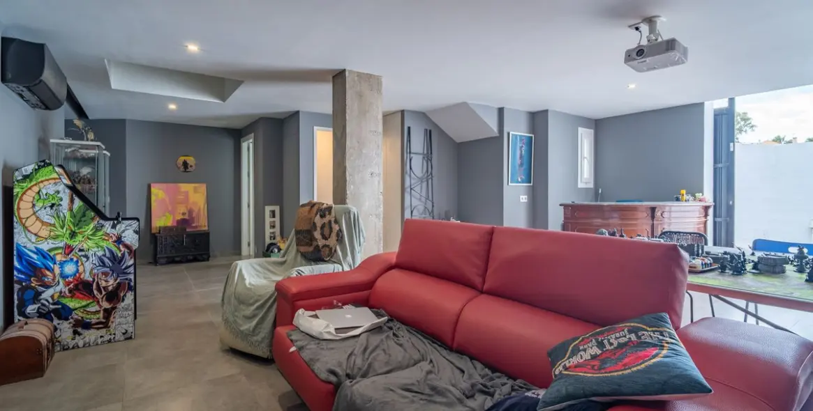 Sale of detached villa in El Candado 21