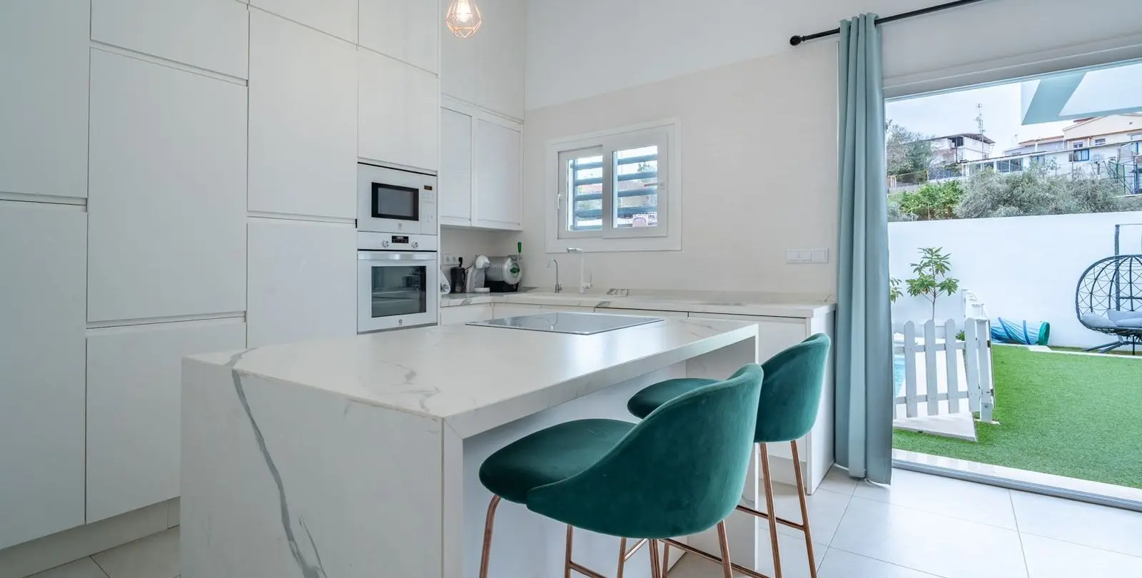 Sale of detached villa in El Candado 6
