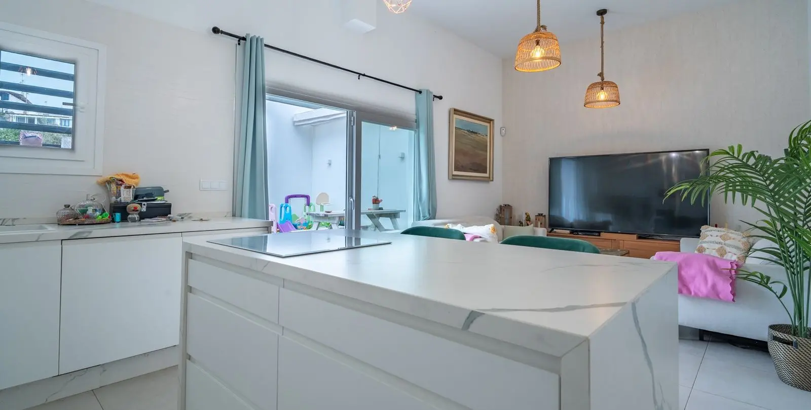 Sale of detached villa in El Candado 9