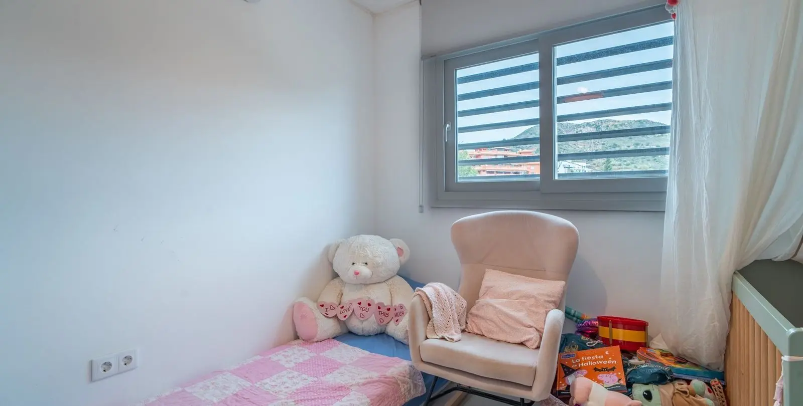 Sale of detached villa in El Candado 15