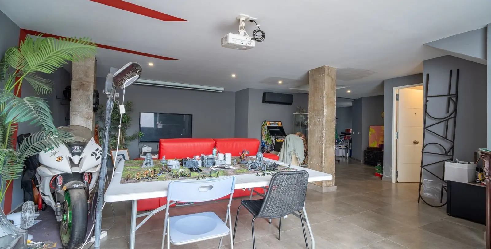 Sale of detached villa in El Candado 23