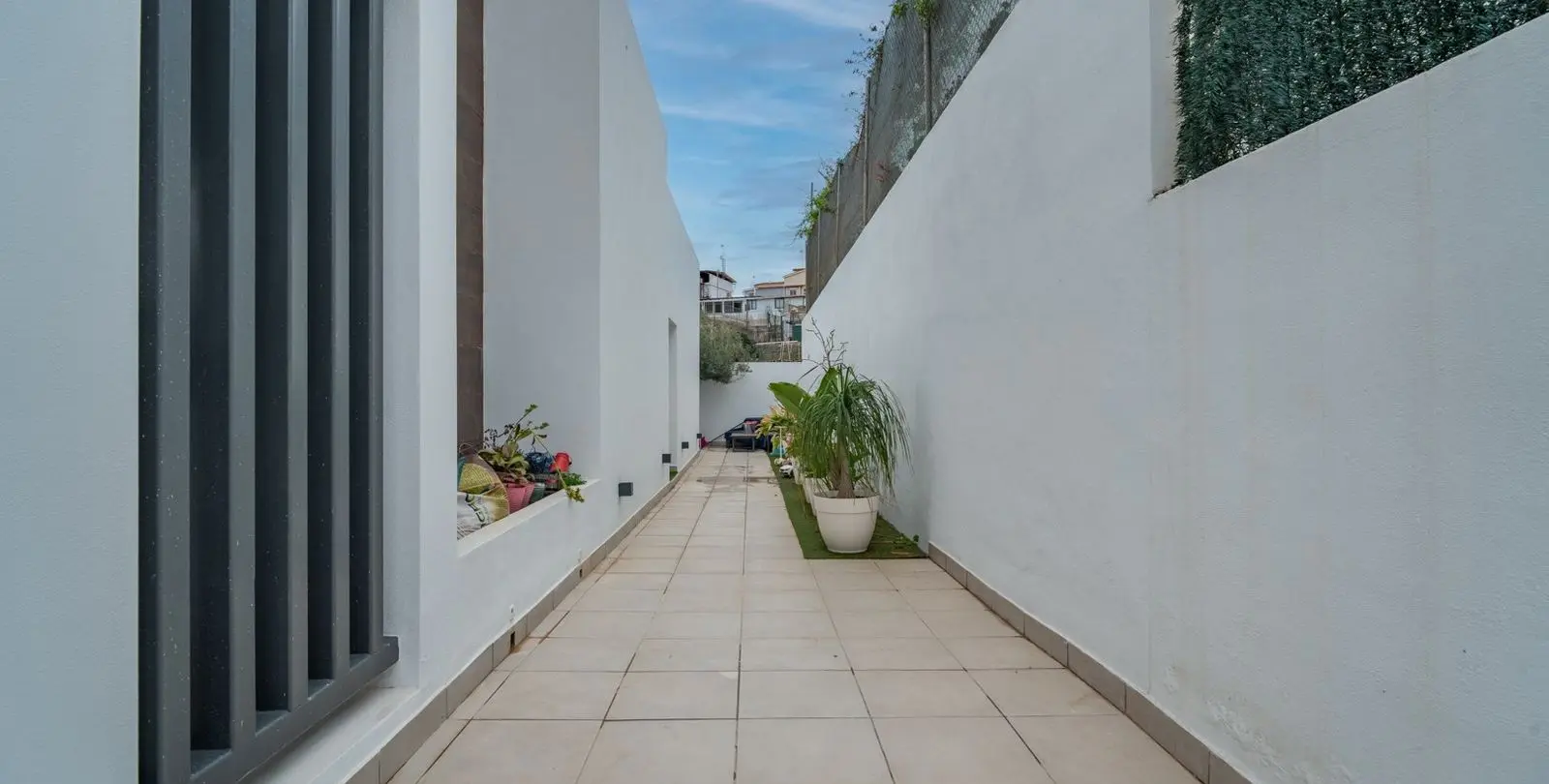 Sale of detached villa in El Candado 33