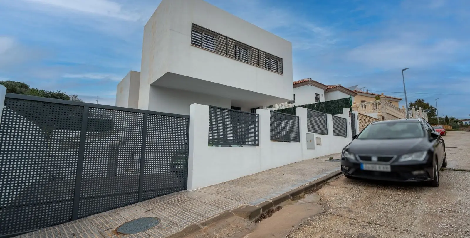 Sale of detached villa in El Candado 34