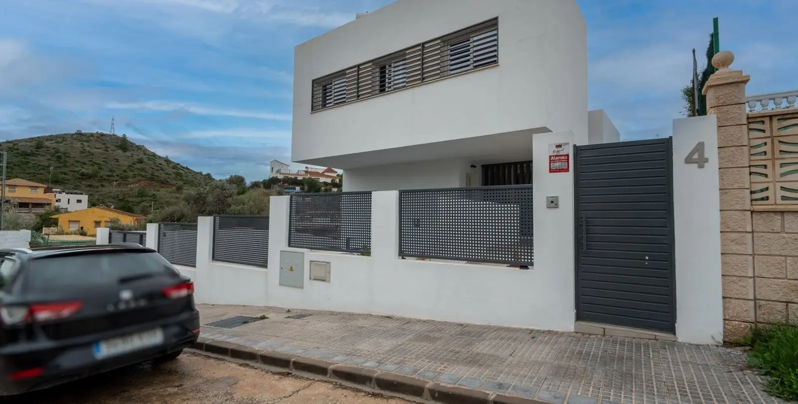 Sale of detached villa in El Candado 35