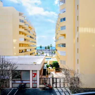 Venta de apartamento en planta media en Marbella