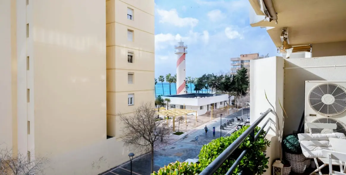 Venta de apartamento en planta media en Marbella 2