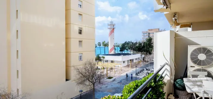 Venta de apartamento en planta media en Marbella 1