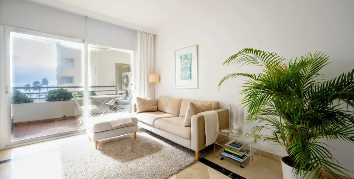 Venta de apartamento en planta media en Marbella 3