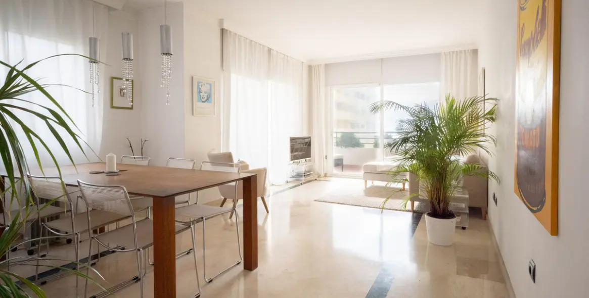Venta de apartamento en planta media en Marbella 4