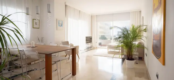 Venta de apartamento en planta media en Marbella 3