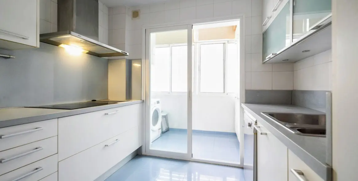 Venta de apartamento en planta media en Marbella 7